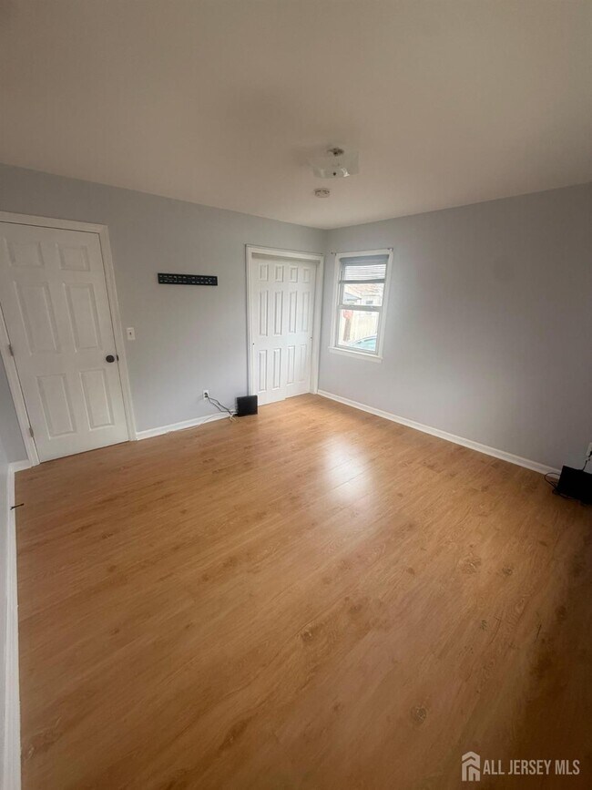 Building Photo - 84 2nd St