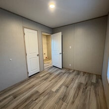 Building Photo - 2319 Greensburg Rd