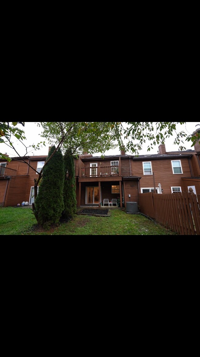 Building Photo - 110 Magnolia Ct