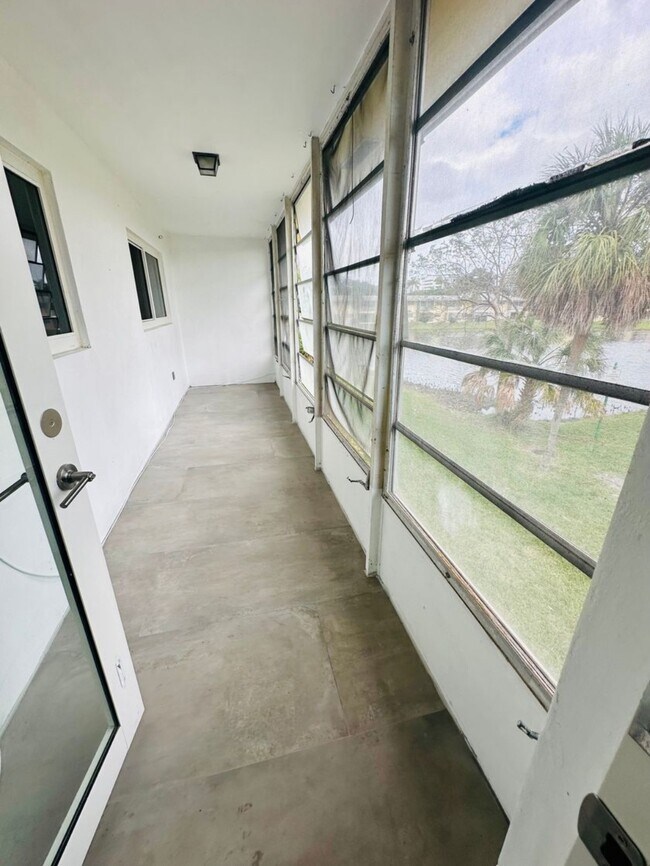 Building Photo - 20111 NE 27th Ct