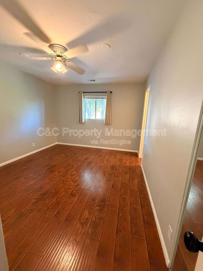 Building Photo - 410 Mira Loma Ln