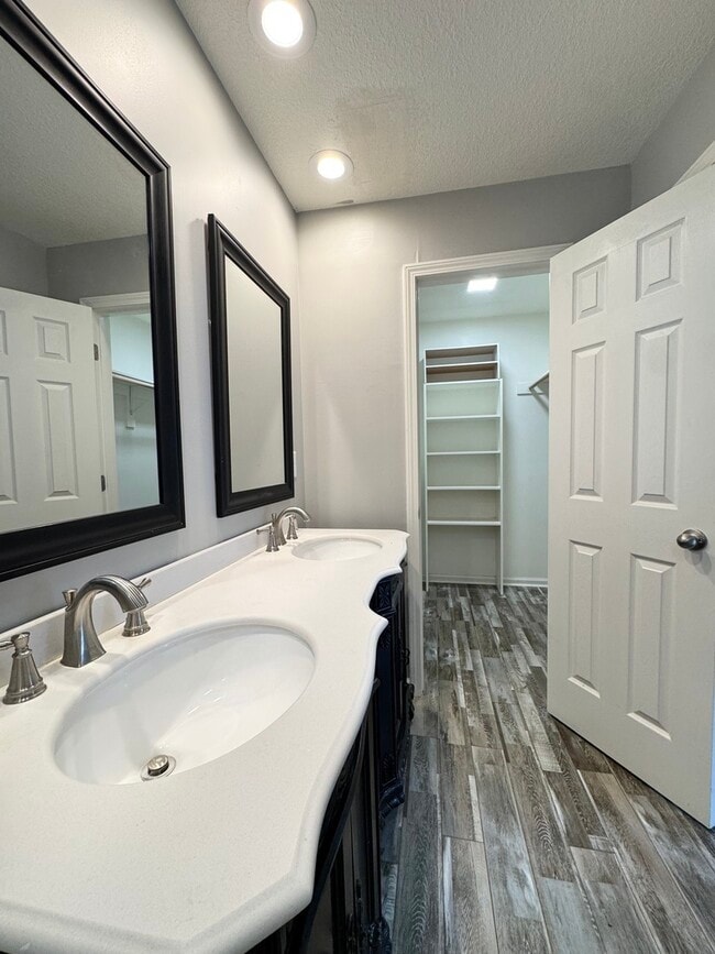 Building Photo - 3640 Walnut St