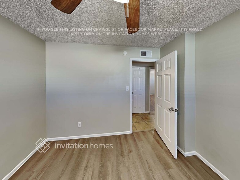 Building Photo - 1120 S Lilac Cir