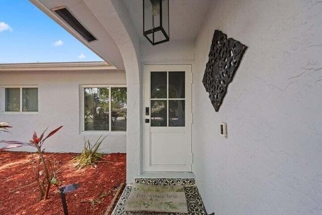 Building Photo - 513 Curlew Rd