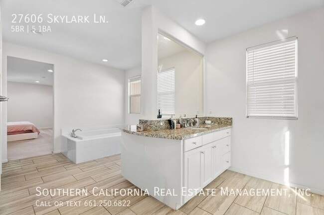 Building Photo - 27606 Skylark Ln