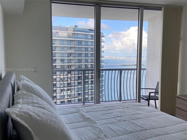 Building Photo - 1750 N Bayshore Dr