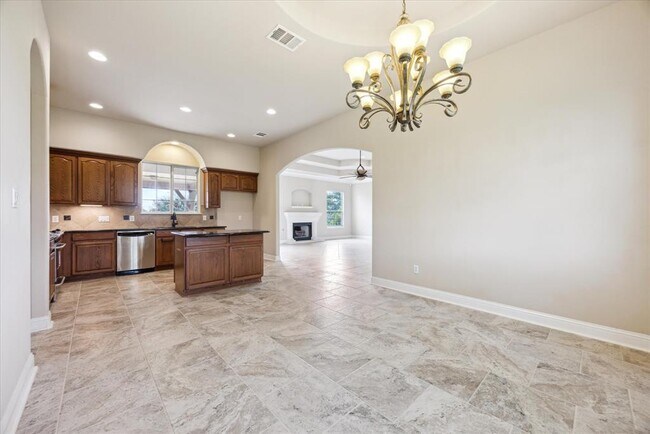 Building Photo - 144 Escondido Dr