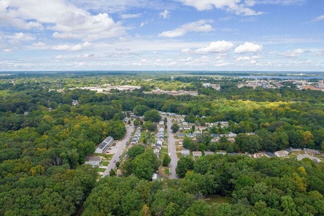Building Photo - Spacious home in Hopewell