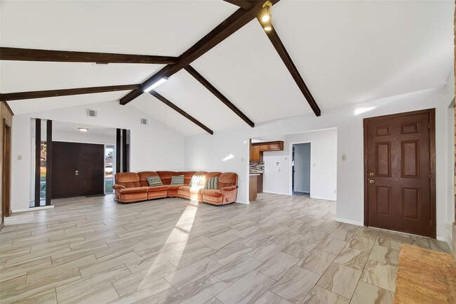 Building Photo - 10706 Sagebluff Dr