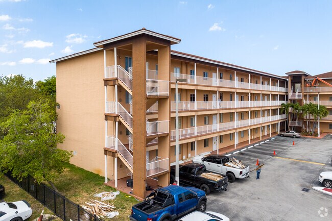 Building Photo - Venetia Villas