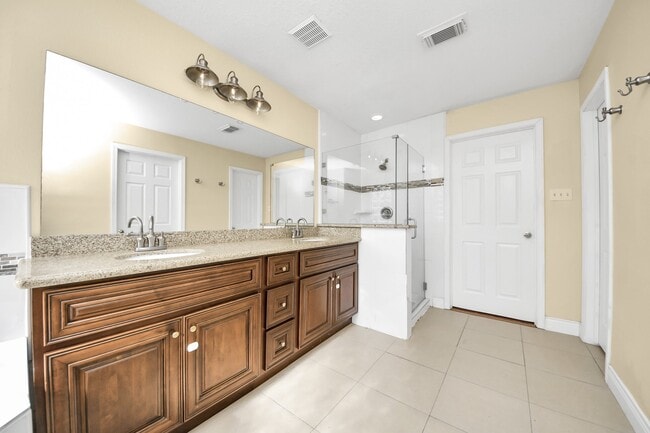 Building Photo - 5618 Painted Trail Dr