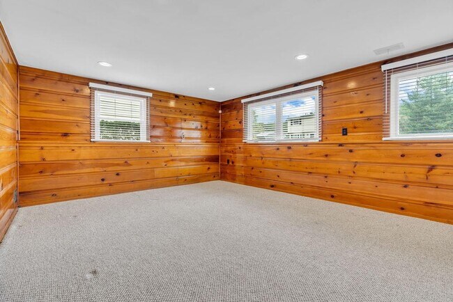 Building Photo - 61 Cornell Dr
