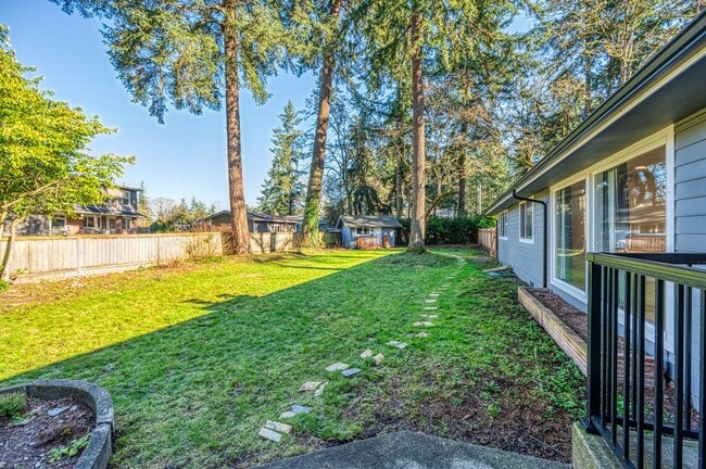 Building Photo - Lakewood Rambler 3 bedroom + Bonus