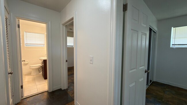 Building Photo - 1635 Memminger Ave