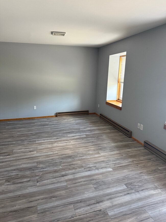 Building Photo - 1260 Loudon Rd