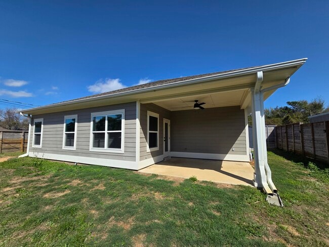 Building Photo - 1821 Lubbock Rd