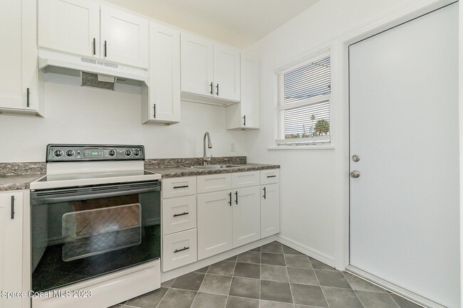 Building Photo - 533 E Lincoln Ave