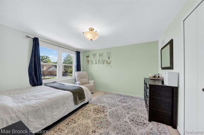 Building Photo - 30118 Kingsway Dr