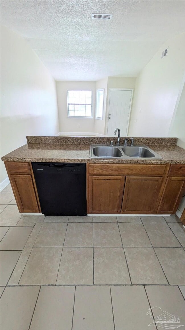 Building Photo - 8264 Continental Ct