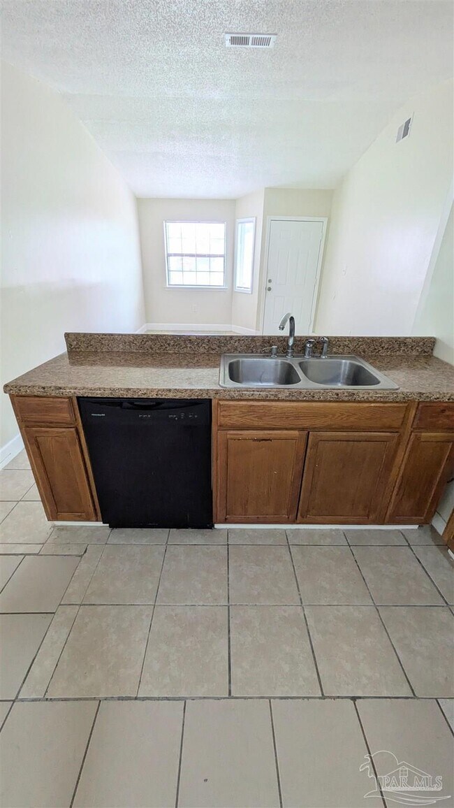 Building Photo - 8264 Continental Dr