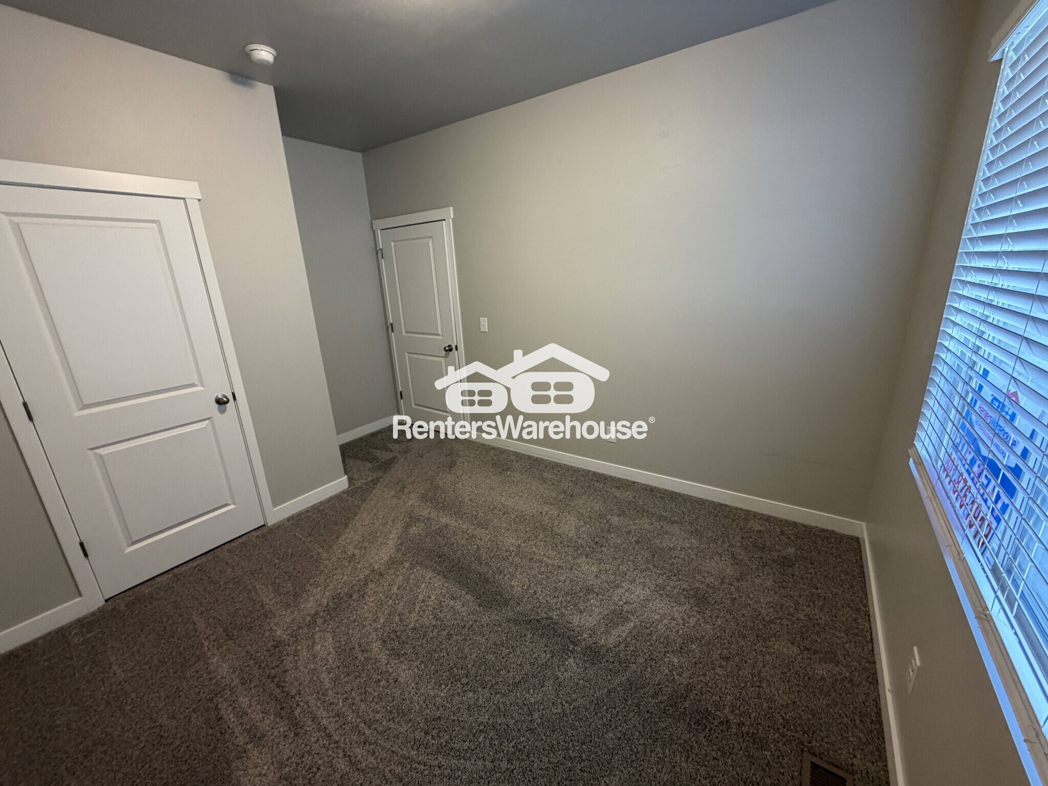 Building Photo - 7851 W Walk About Way