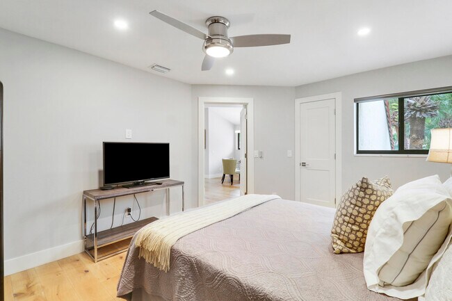 Building Photo - 104 Sea Oats Dr