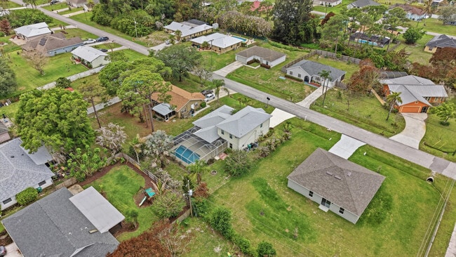 Building Photo - 1707 SE Manth Ln