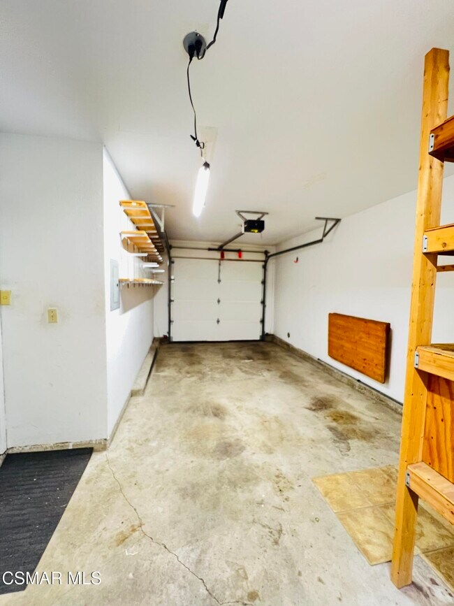 Building Photo - 5798 Oak Bank Trail