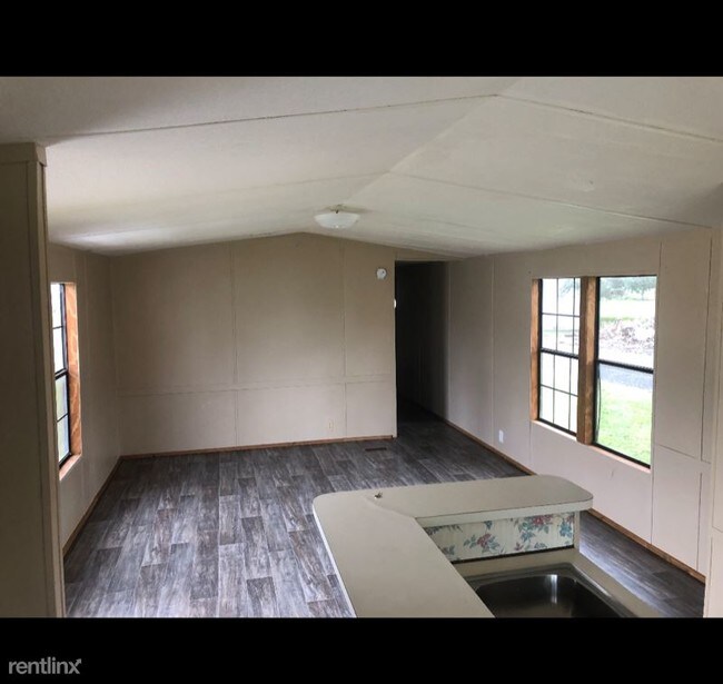 Building Photo - 17 US-84