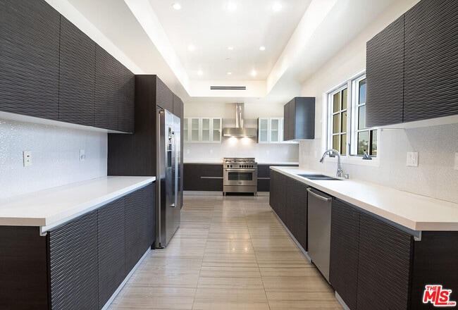 Building Photo - 225 S Hamilton Dr