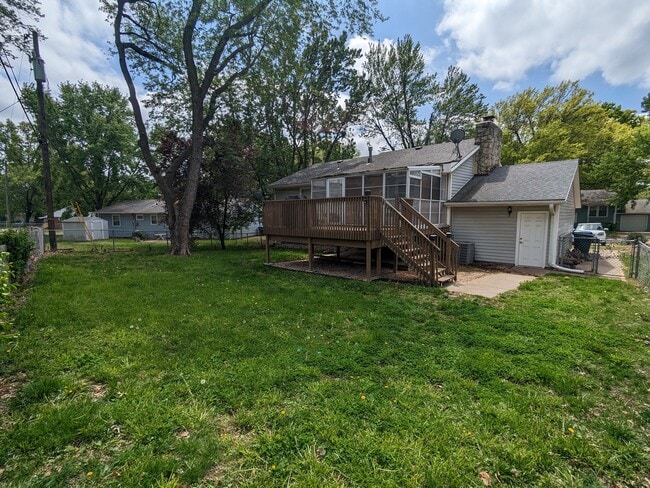 Building Photo - 2560 SW Belle Ave