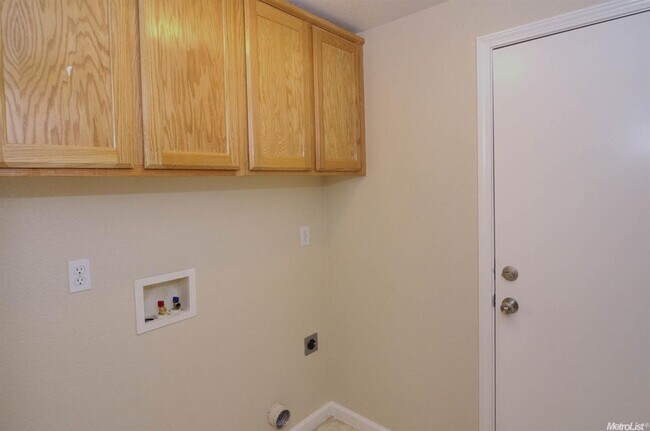 Building Photo - Wonderful Two Story Single House with Gorg...