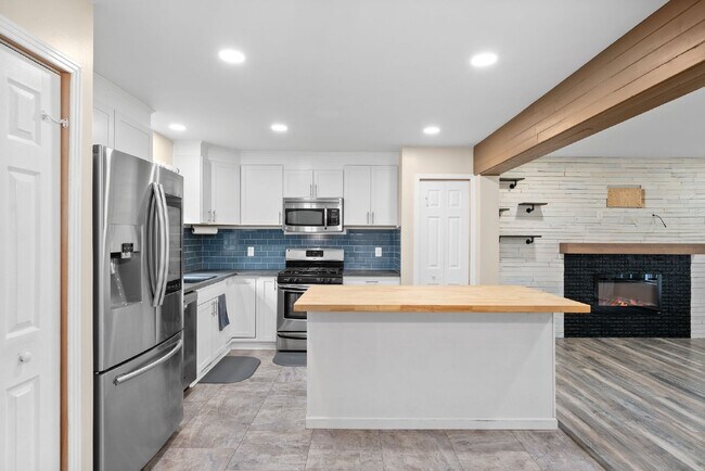 Building Photo - 1026 Foxmoor Dr