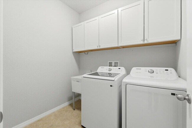 Building Photo - 145 Waterside Cir