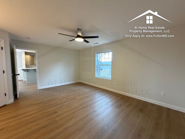 Building Photo - Greystone Court 1011-1013 Duplex