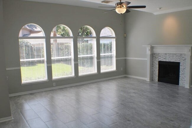 Building Photo - 2411 Rose Hollow Dr