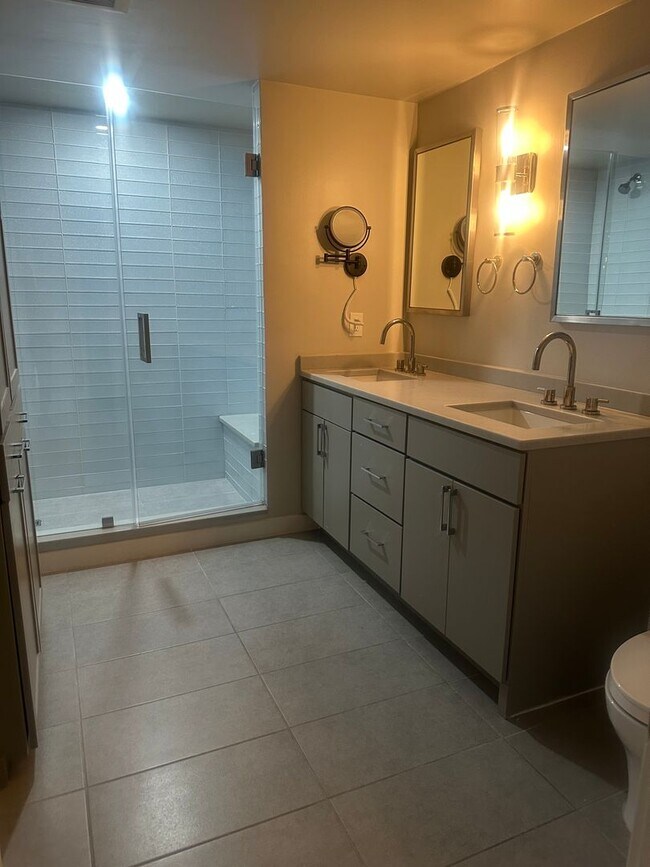 Building Photo - 1 Bedroom 1 Bath Condo Near Capitol Hill