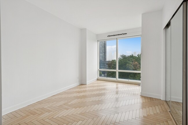 Main Bedroom - 845 United Nations Plz