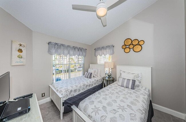 Building Photo - 6000 Bahia Del Mar Cir