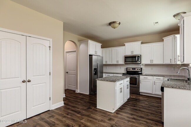 Building Photo - 290 Brentmoor Dr