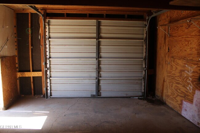 Building Photo - 9201 Mt Shasta Dr