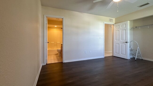 Building Photo - 6944 Rosemont Dr