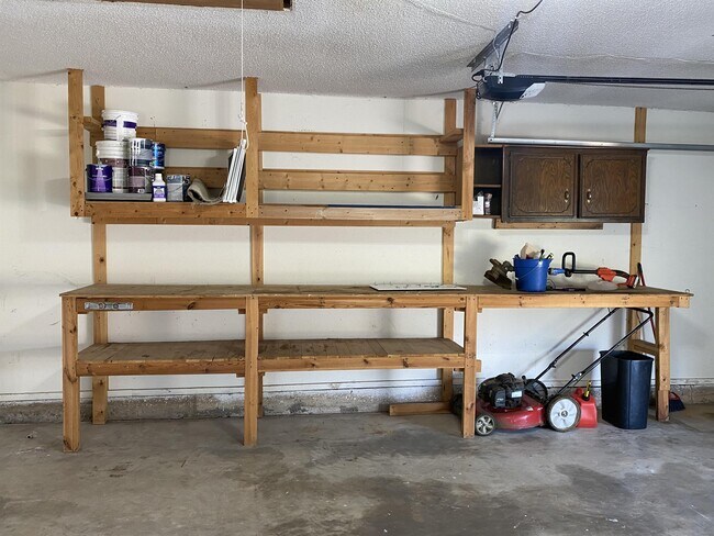 Building Photo - 916 S Patterson Dr