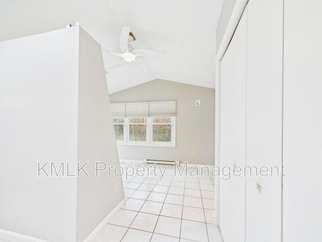 Building Photo - 874 Pleasant St