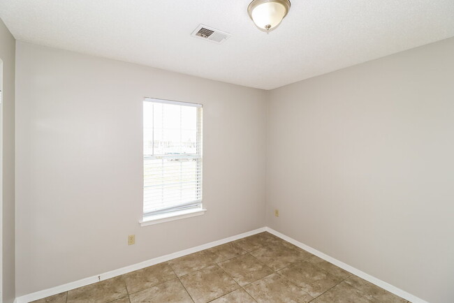 Building Photo - 5898 Hickory Greene Cove