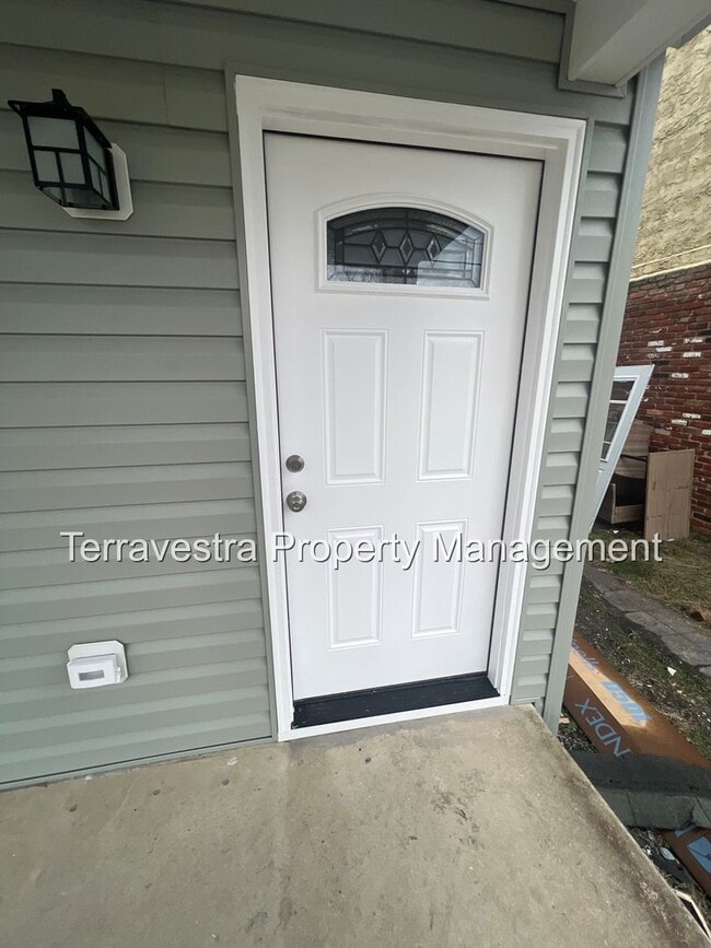 Building Photo - 440-442 S Barber Ave