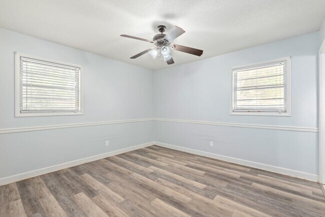 Building Photo - 413 Springdale Dr
