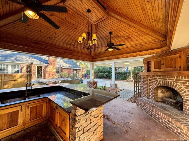 Building Photo - 2723 Huntington Rd