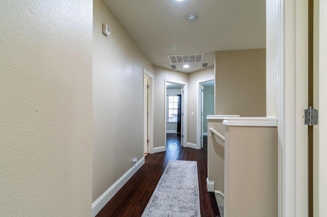 Building Photo - 2731 Olympic Park Dr