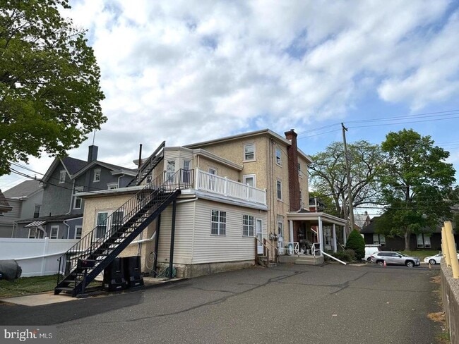 Building Photo - 134 N Main St